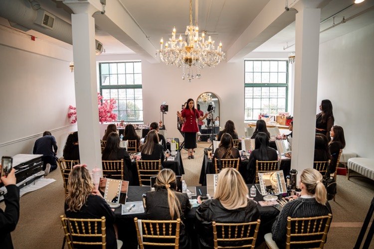 Sala de formação com alunas de Danila Ribeiro